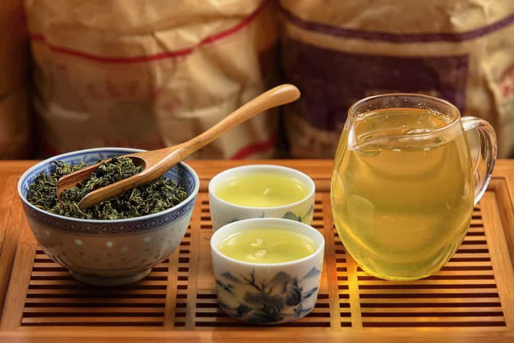 A setting of oolong tea, reading to serve